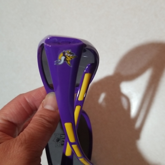 Vikings NFL UV 400 Protection sunglasses. - Picture 4 of 5